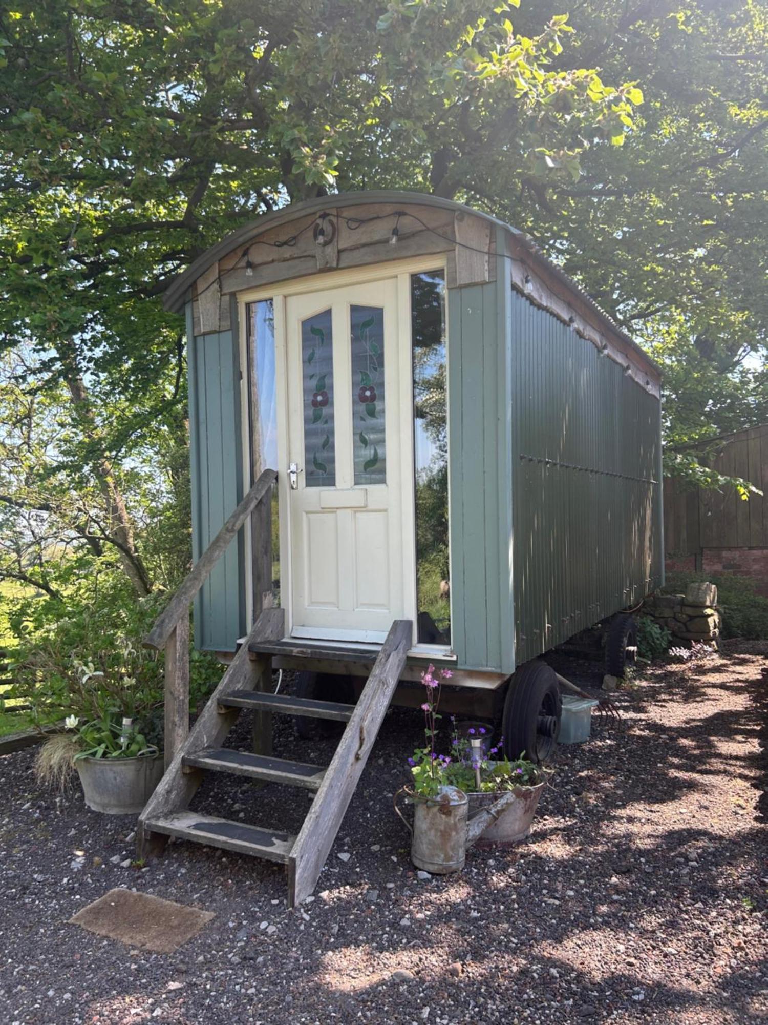 Rhodes To Serenity - Waterfall Shepherds Hut Cauldon Buitenkant foto